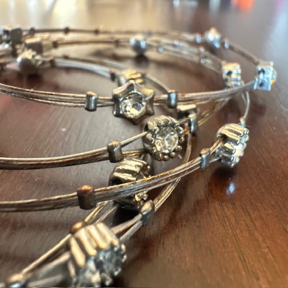 Vintage 90s Silver Tone Cable Wire Bangle‎ Bracelet Set Rhinestone Faux Pearl